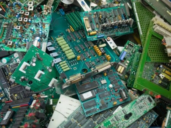 Прием радиоэлектронного лома как способ заработать на ненужной технике