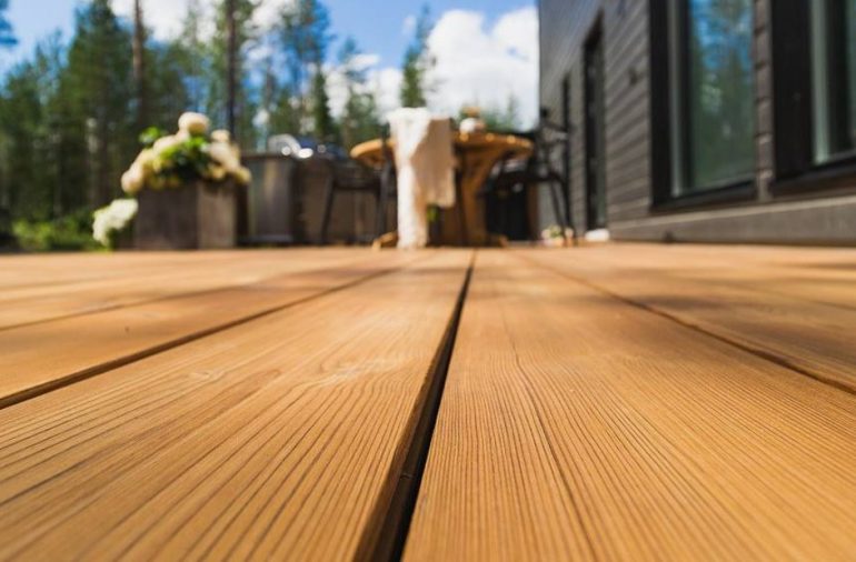 Декоративные решения с досками из лиственницы, террасной доской и планкеном