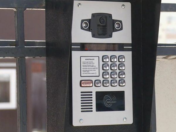 Домофоны и безопасность жителей: почему технологии становятся необходимыми